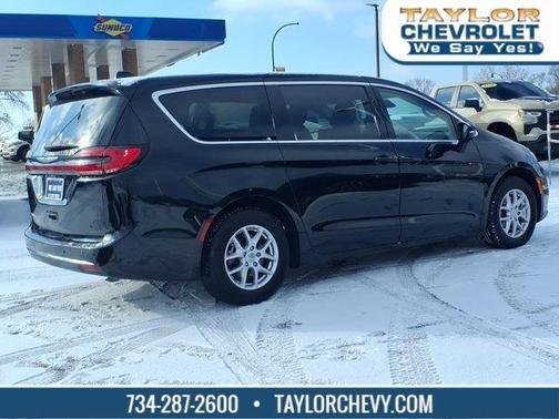 2024 Chrysler Pacifica Touring-L