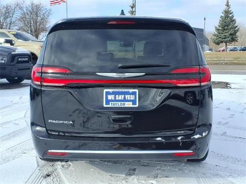 2024 Chrysler Pacifica Touring-L