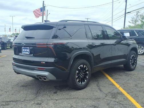 Mosaic Black Metallic 2024 Chevrolet Traverse Z71