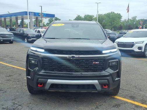 Mosaic Black Metallic 2024 Chevrolet Traverse Z71
