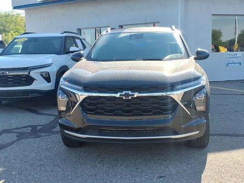 Mosaic Black Metallic 2025 Chevrolet Trax LT