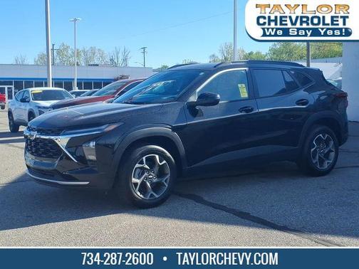 Mosaic Black Metallic 2025 Chevrolet Trax LT