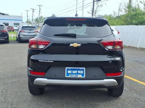 Mosaic Black Metallic 2025 Chevrolet Trailblazer LT
