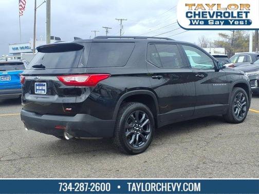 Mosaic Black Metallic 2021 Chevrolet Traverse RS