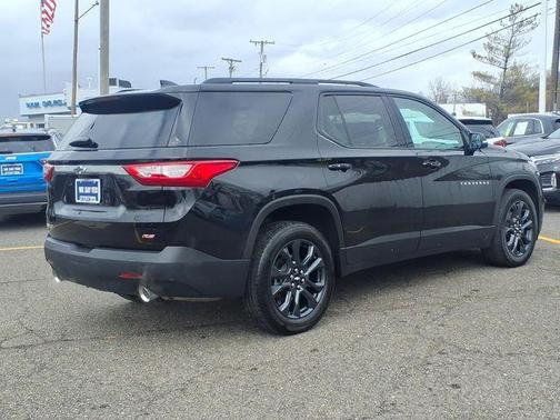Mosaic Black Metallic 2021 Chevrolet Traverse RS