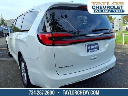Bright White Clearcoat 2024 Chrysler Pacifica Touring-L