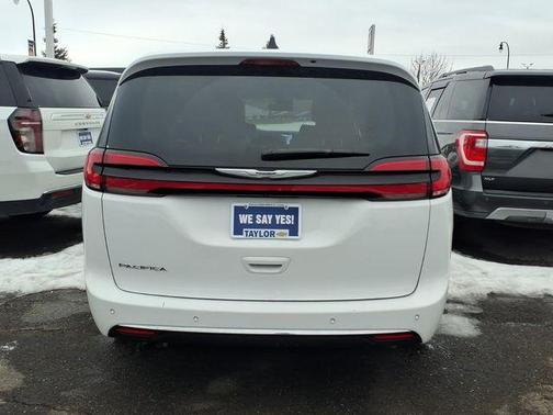 2024 Chrysler Pacifica Touring-L