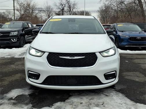 2024 Chrysler Pacifica Touring-L