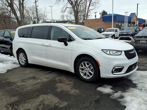 2024 Chrysler Pacifica Touring-L