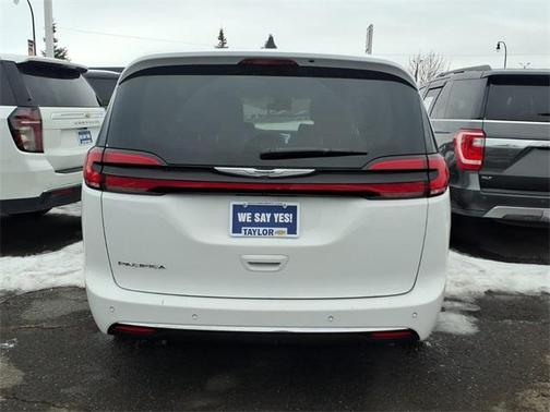 2024 Chrysler Pacifica Touring-L