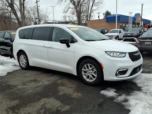 2024 Chrysler Pacifica Touring-L