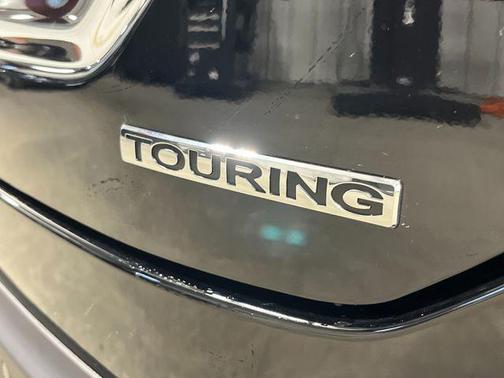 Crystal Black Pearl 2026 Honda Pilot Touring 8-Passenger