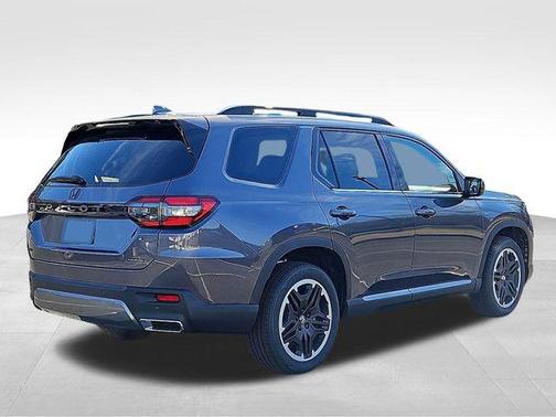 Modern Steel Metallic 2026 Honda Pilot Touring 8-Passenger