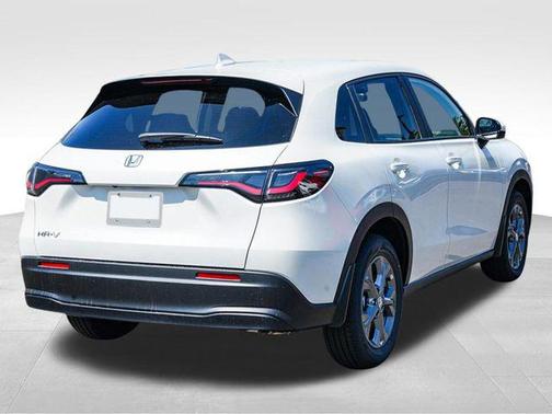 Platinum White Pearl 2027 Honda HR-V LX