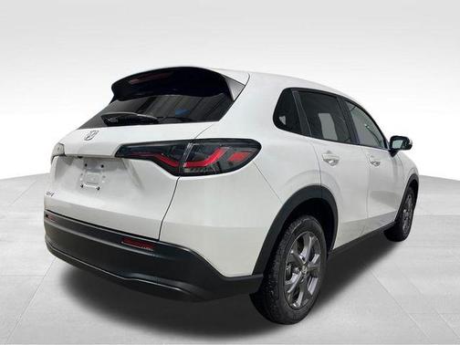 Platinum White Pearl 2026 Honda HR-V LX