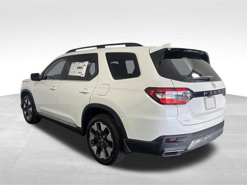 Platinum White Pearl 2026 Honda Pilot Elite