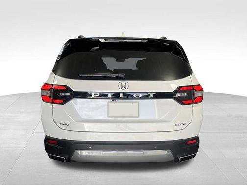 Platinum White Pearl 2026 Honda Pilot Elite