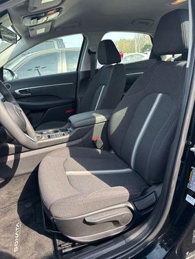 Abyss Black 2025 Hyundai SONATA SE