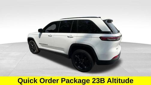 Bright White Clearcoat 2023 Jeep Grand Cherokee Altitude