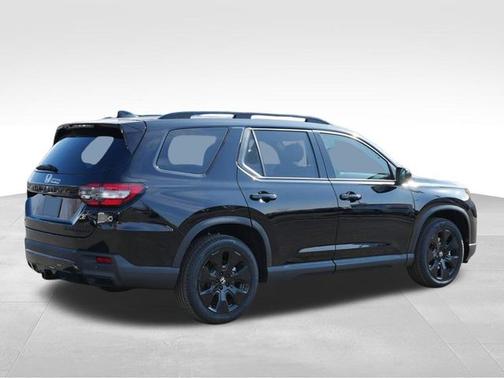 Crystal Black Pearl 2026 Honda Pilot Black Edition