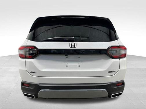 Platinum White Pearl 2026 Honda Pilot Touring 8-Passenger