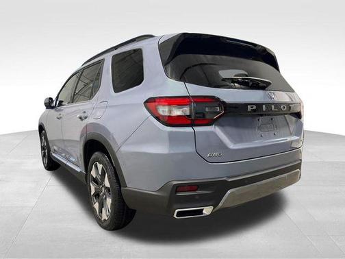 Sonic Gray Pearl 2026 Honda Pilot Elite