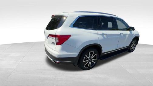 Platinum White Pearl 2022 Honda Pilot Touring 8-Passenger