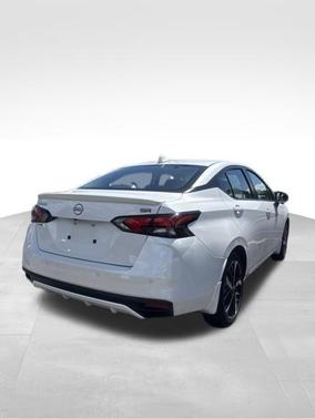 Aspen White Tricoat 2025 Nissan Versa 1.6 S