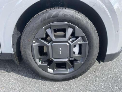 Ceramic Silver 2026 Kia Carnival SX