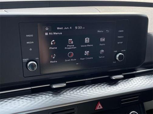 2024 Kia Carnival LX