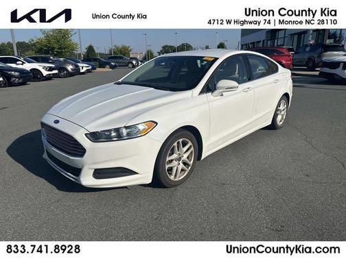 White 2016 Ford Fusion SE