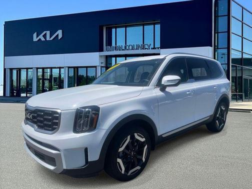 Glacial White Pearl 2025 Kia Telluride S