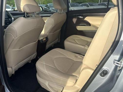 2022 Toyota Highlander Platinum