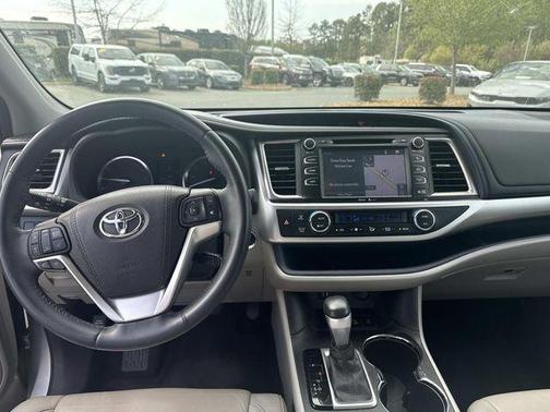 Silver Sky Metallic 2015 Toyota Highlander XLE
