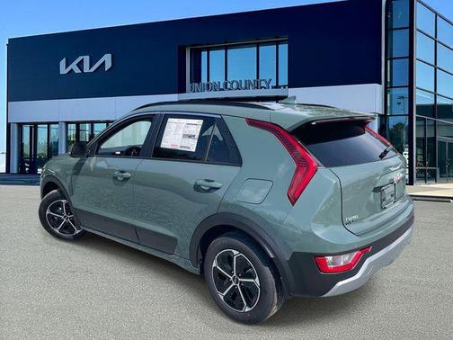 Cityscape Green 2026 Kia Niro EX