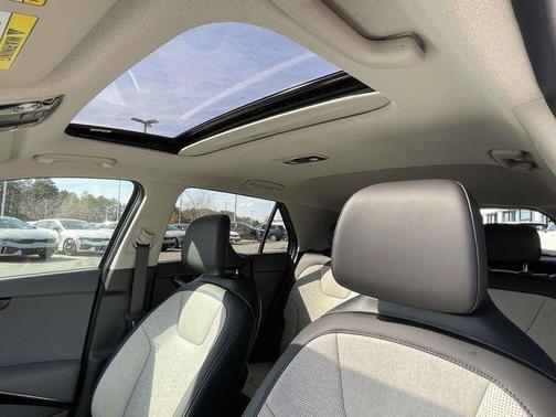 Cityscape Green 2026 Kia Niro Touring