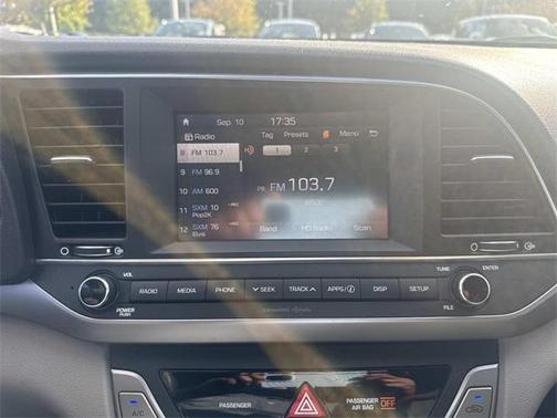 2017 Hyundai ELANTRA SE