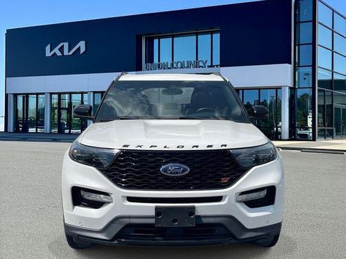 Star White Metallic Tri-Coat 2023 Ford Explorer ST
