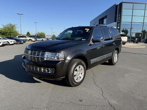 Tuxedo Black 2013 Lincoln Navigator Base