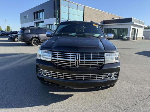 Tuxedo Black 2013 Lincoln Navigator Base