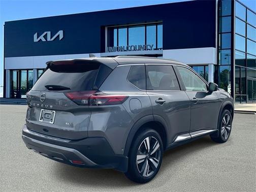 2022 Nissan Rogue SL