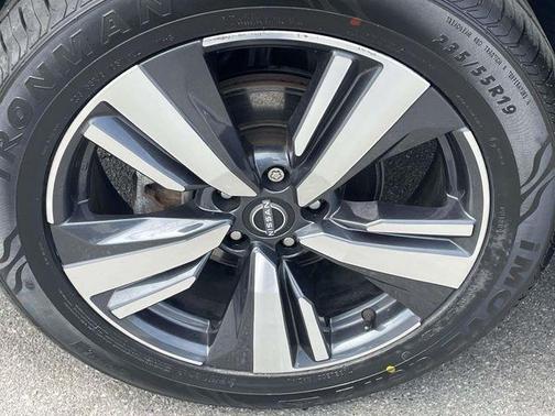 Super Black 2023 Nissan Rogue SL