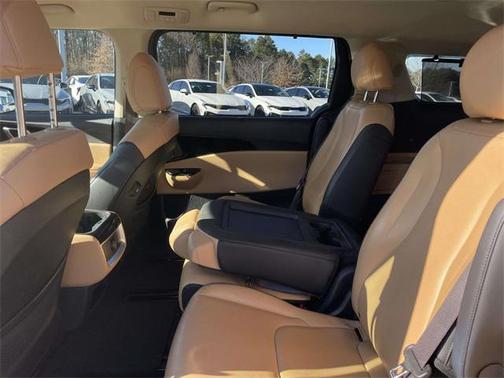 2022 Kia Carnival EX