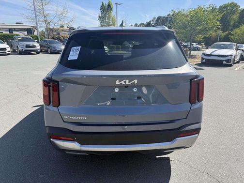 Everlasting Silver 2025 Kia Sorento EX