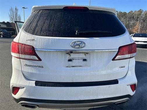 2017 Hyundai SANTA FE SE