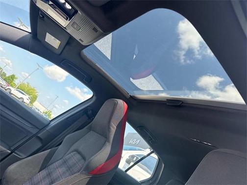2022 Volkswagen Golf GTI 2.0T SE DSG