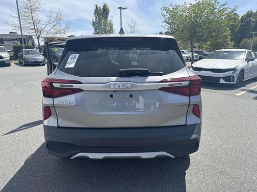Steel Gray 2022 Kia Seltos LX