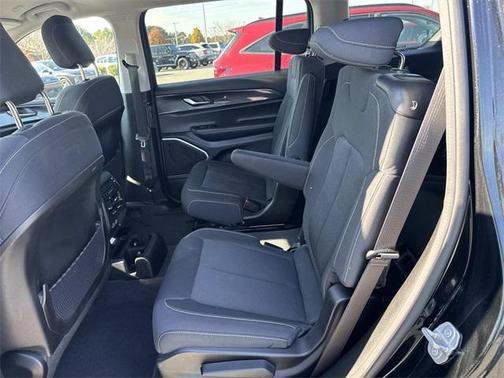 2022 Jeep Grand Cherokee L Laredo