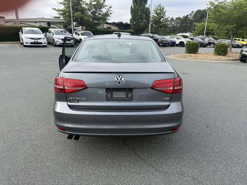 Platinum Gray Metallic 2015 Volkswagen Jetta Auto SE w/Connectivity/Navigation