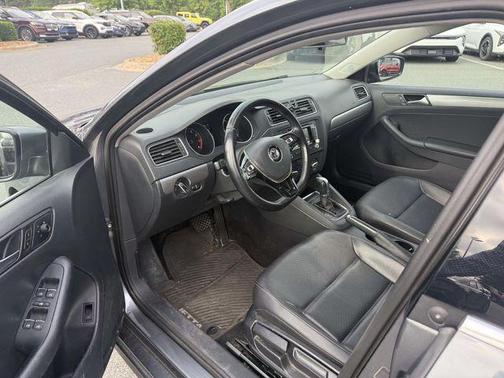 Platinum Gray Metallic 2015 Volkswagen Jetta Auto SE w/Connectivity/Navigation